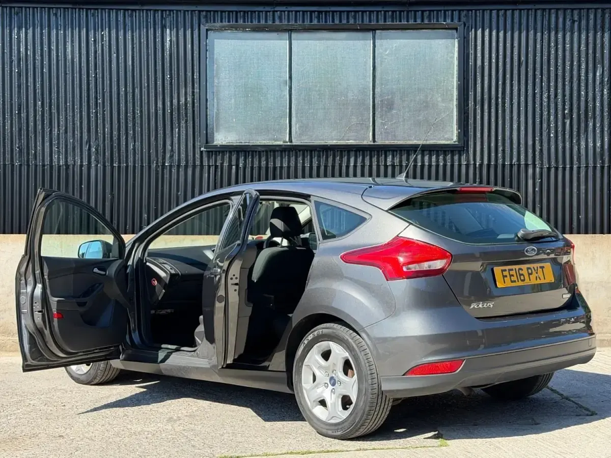 Usado Ford Focus Style 2016 Cinzento Citadino