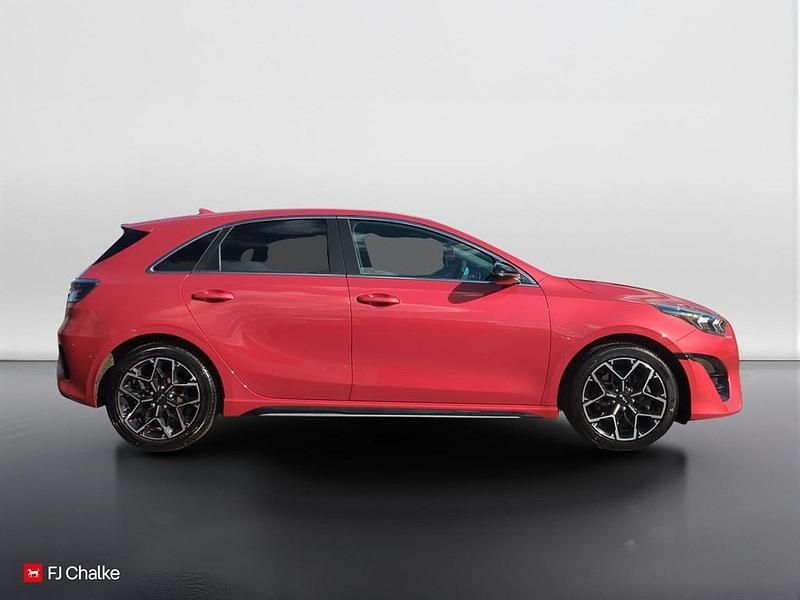 Usado Kia Ceed GT-Line 138 HP (101 kW) 2025 Vermelho Citadino
