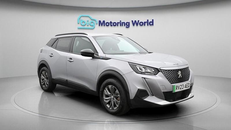 Gebraucht Peugeot e-2008 Active+ 100 kW (136 PS) 2023 SUV
