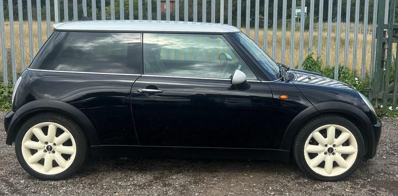 Black Used 2004 Mini Cooper Hatch Hatchback | £3,495 (Super price) - Image 1/4