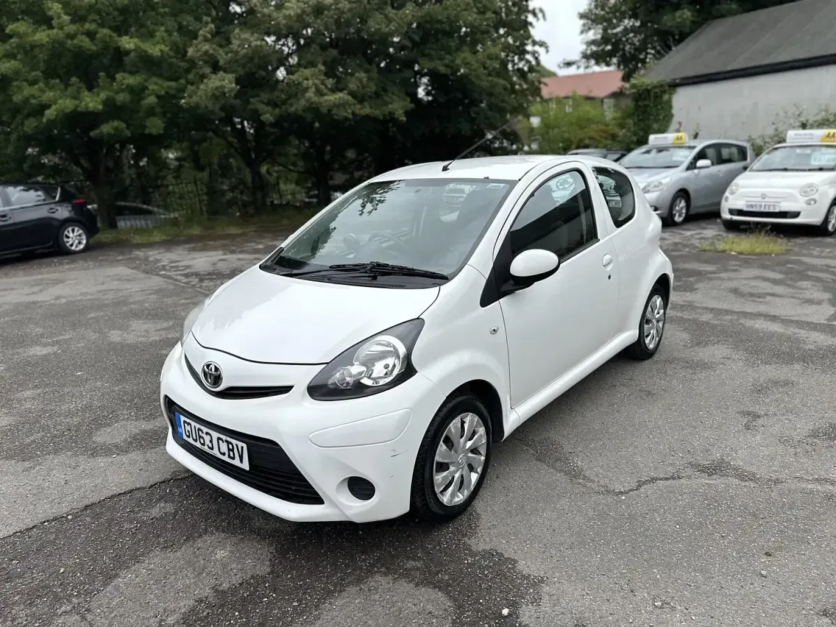 Used Toyota Aygo 68 HP (50 kW) 2014 White Hatchback
