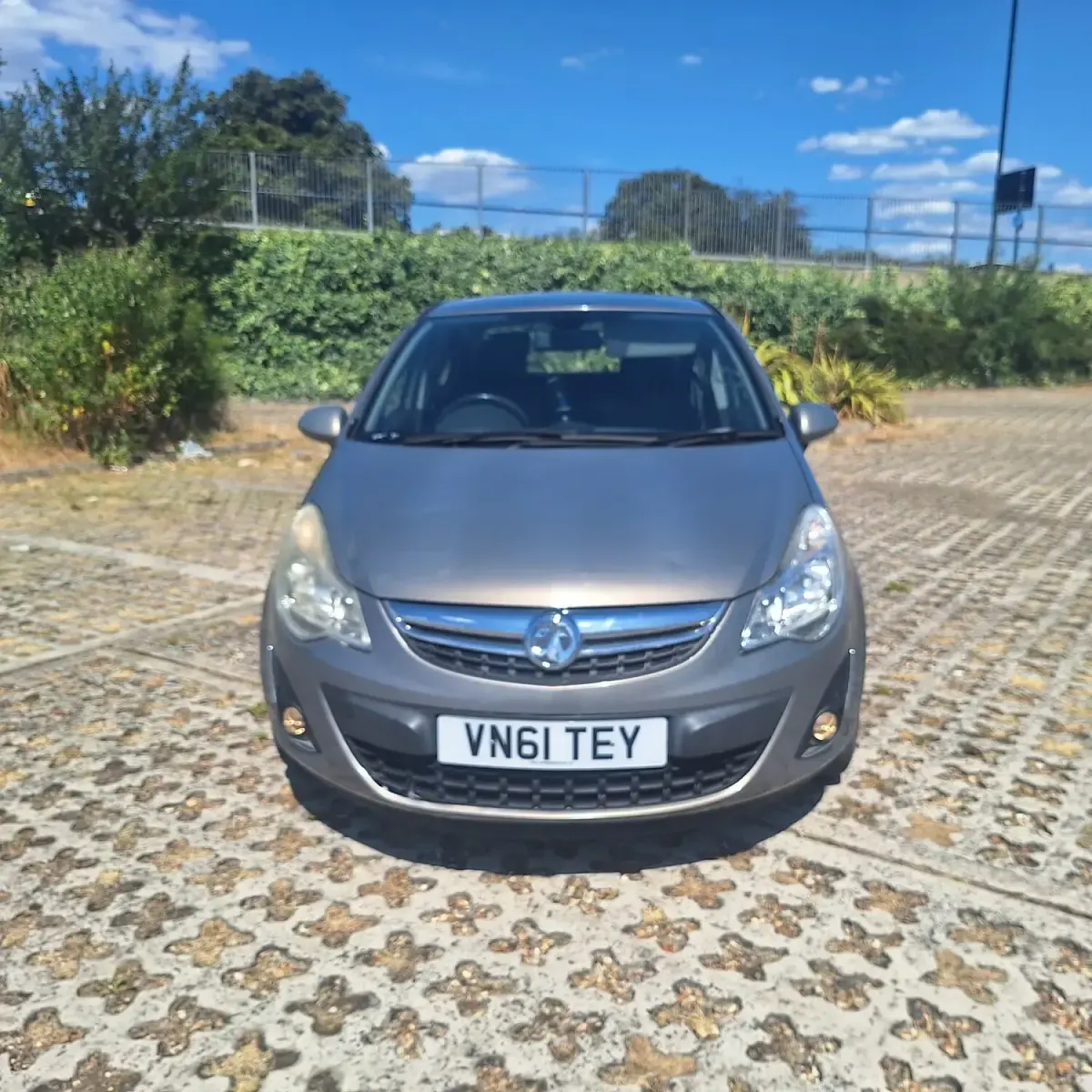Used Vauxhall Corsa 90 HP (66 kW) 2011 Brown Hatchback