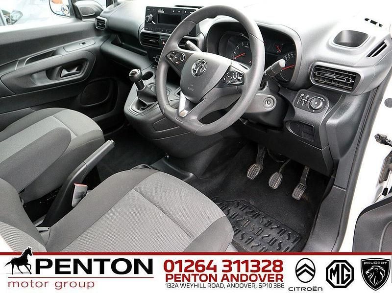 Used Vauxhall Combo Sportive 100 HP (73 kW) 2020 White MPV