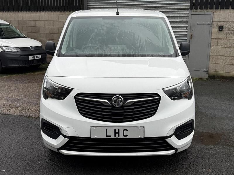 Second-hand Vauxhall Combo Sportive 100 CP (73 kW) 2019 Alb Van