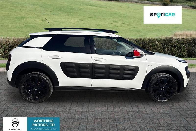 Used Citroën C4 Cactus Flair 108 HP (79 kW) 2018 White Hatchback