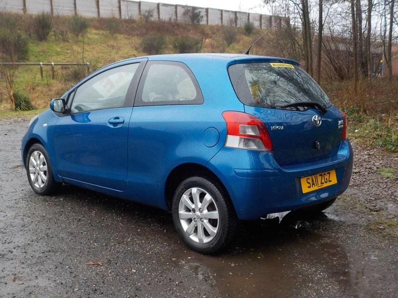 Used Toyota Yaris 2011 Blue Hatchback
