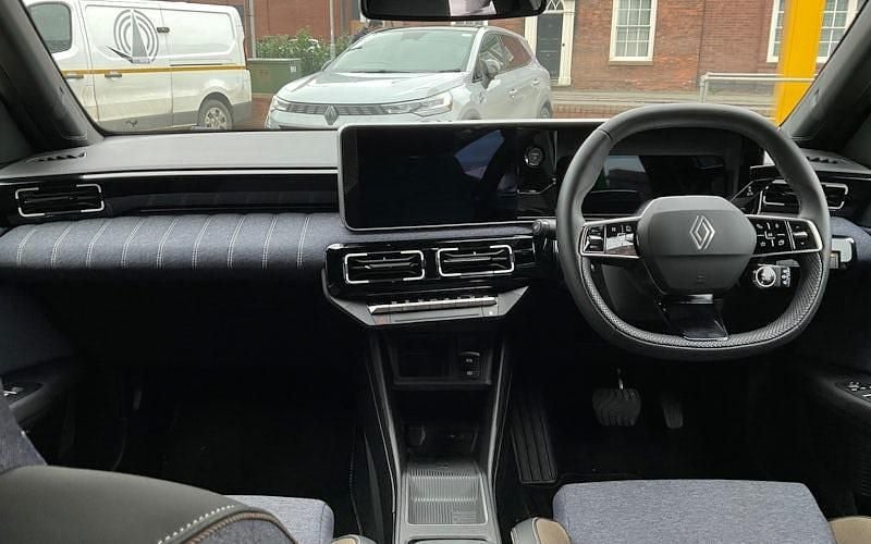 Used Renault 5 E-Tech Komfort 110 kW (150 HP) 2025 Hatchback