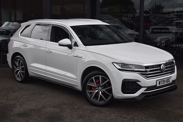 Pure white Used 2019 VW Touareg R-line SUV | £26,990 (Fair price) - Image 1/1