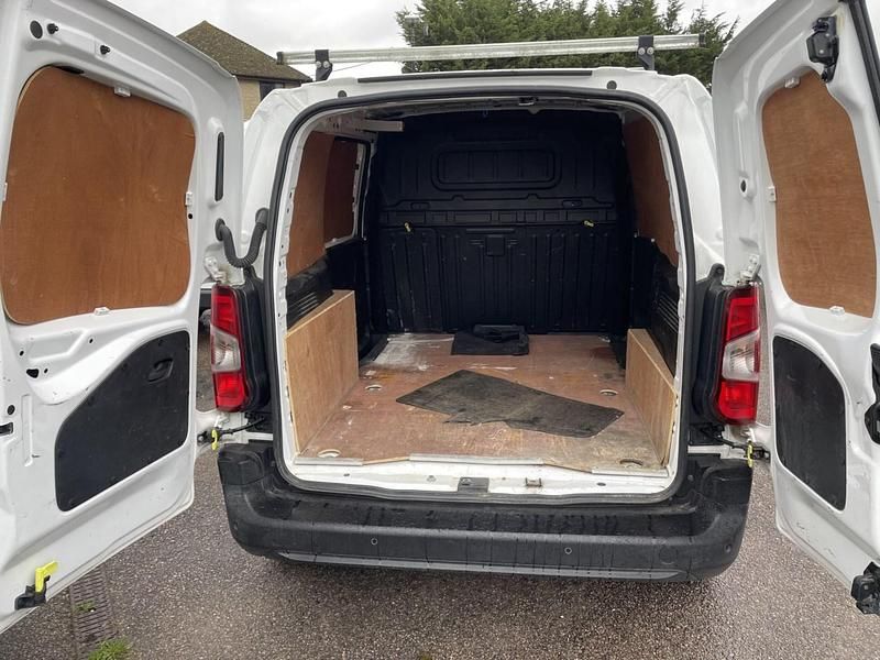 Used Citroën Berlingo 100 HP (73 kW) 2020 White MPV