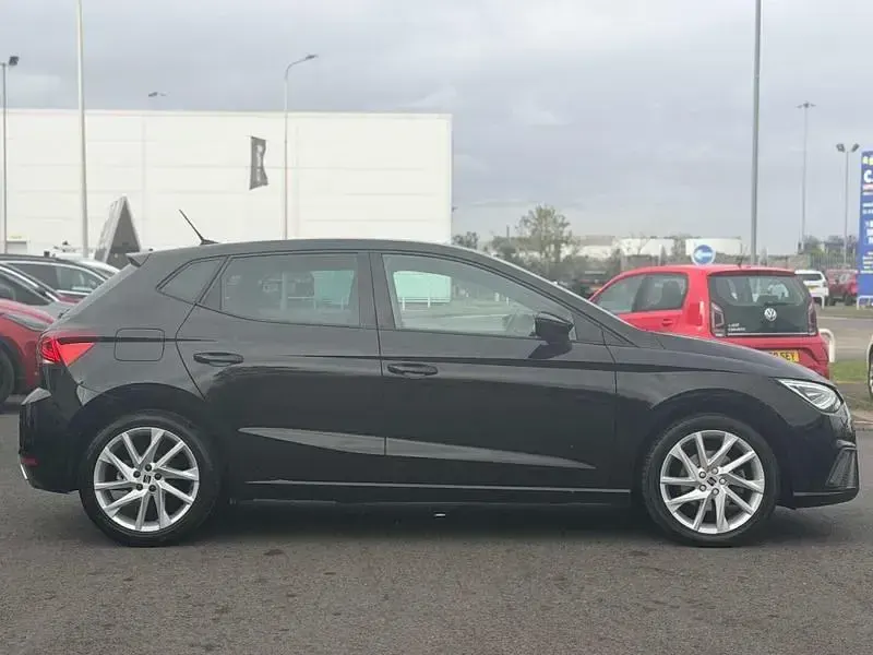 Begagnad Seat Ibiza FR 2023 Svart Halvkombi