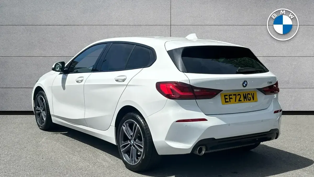 Used BMW 118 Sport Line 134 HP (98 kW) 2022 White Hatchback
