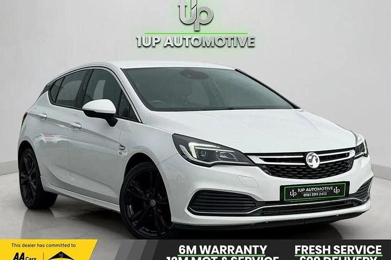 Used Vauxhall Astra SRi 150 HP (110 kW) 2017 White Hatchback