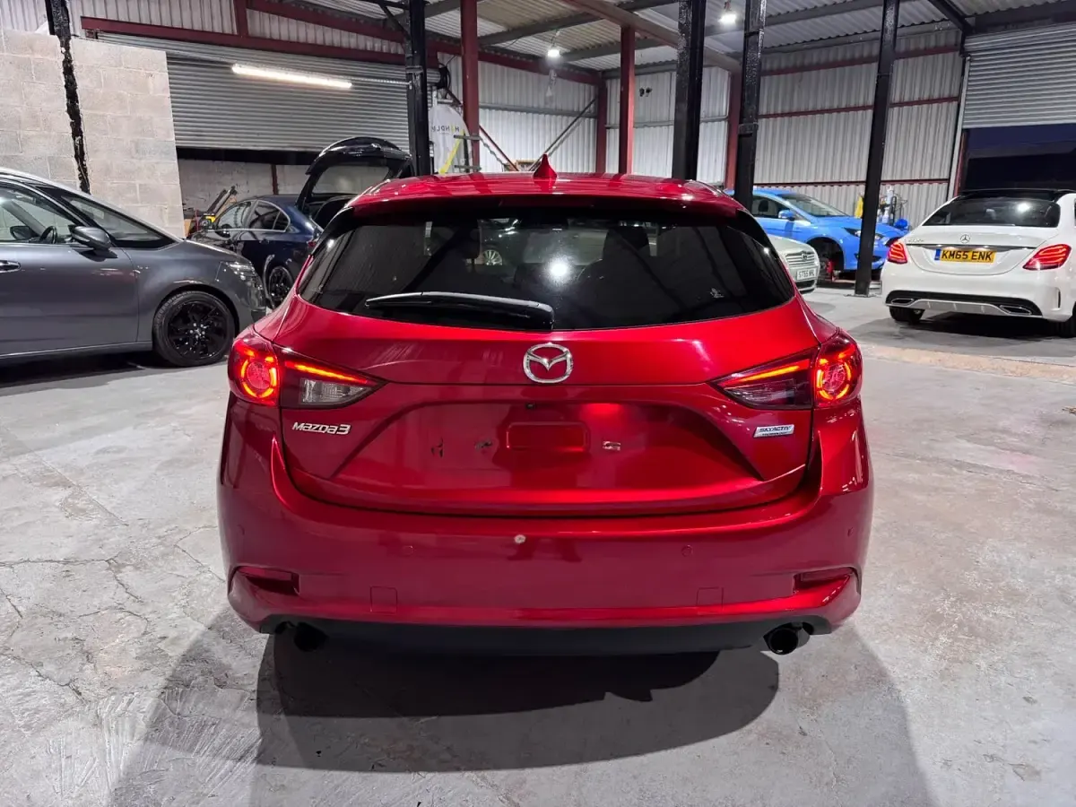 Used Mazda 3 Inclusive 150 HP (110 kW) 2018 Red Hatchback