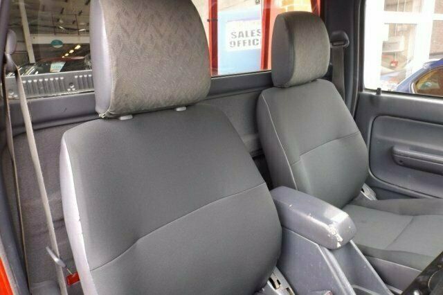 Used Toyota HiLux 102 HP (75 kW) 2004 Pickup