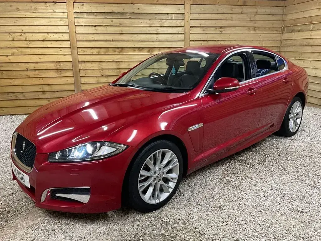 Used Jaguar XF S 200 HP (147 kW) 2013 Red Sedan