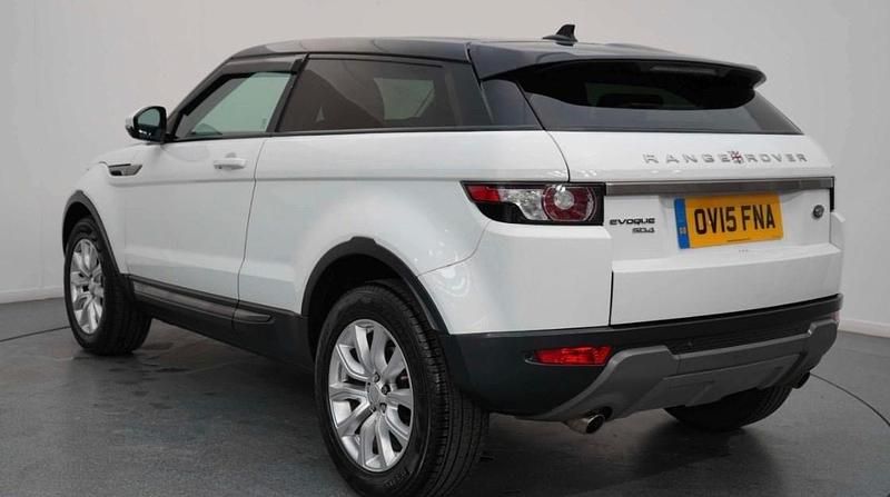 Used Land Rover Range Rover evoque Pure 190 HP (139 kW) 2015 White Coupe