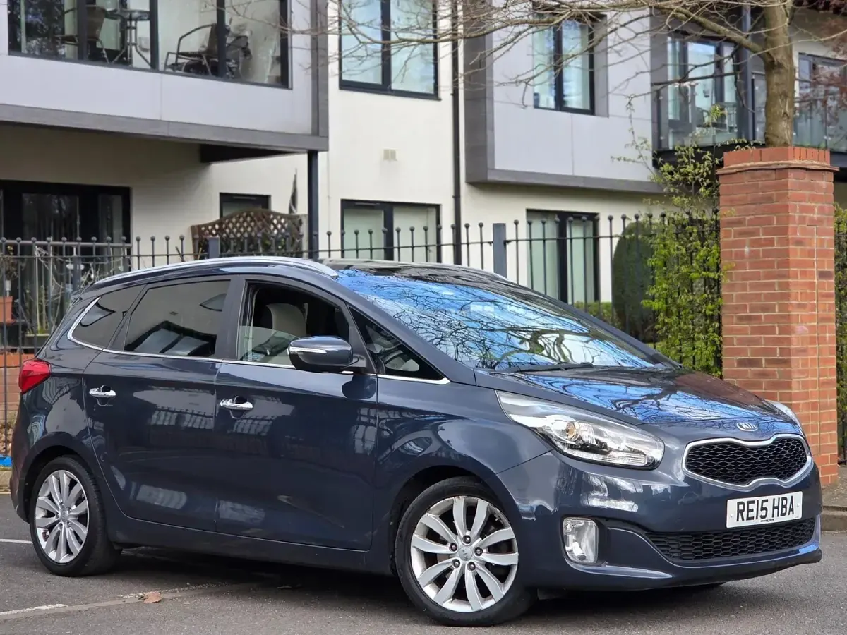 Used Kia Carens 2015 Blue MPV
