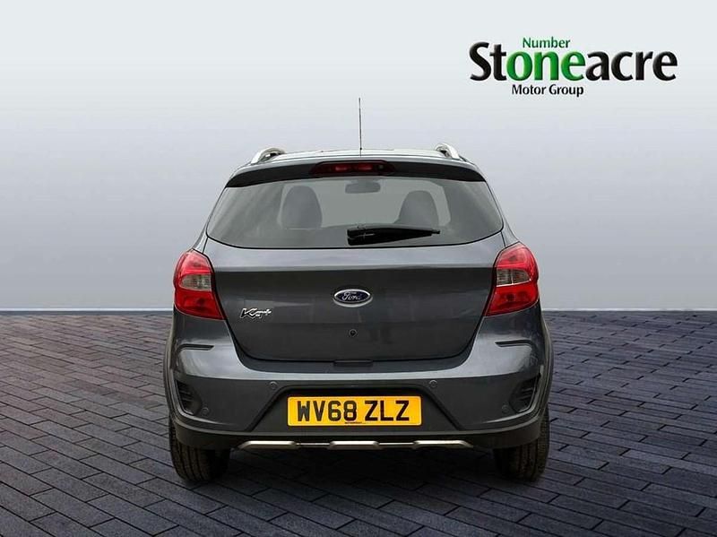 Usado Ford Ka Plus Active 84 HP (61 kW) 2018 Cinzento Citadino