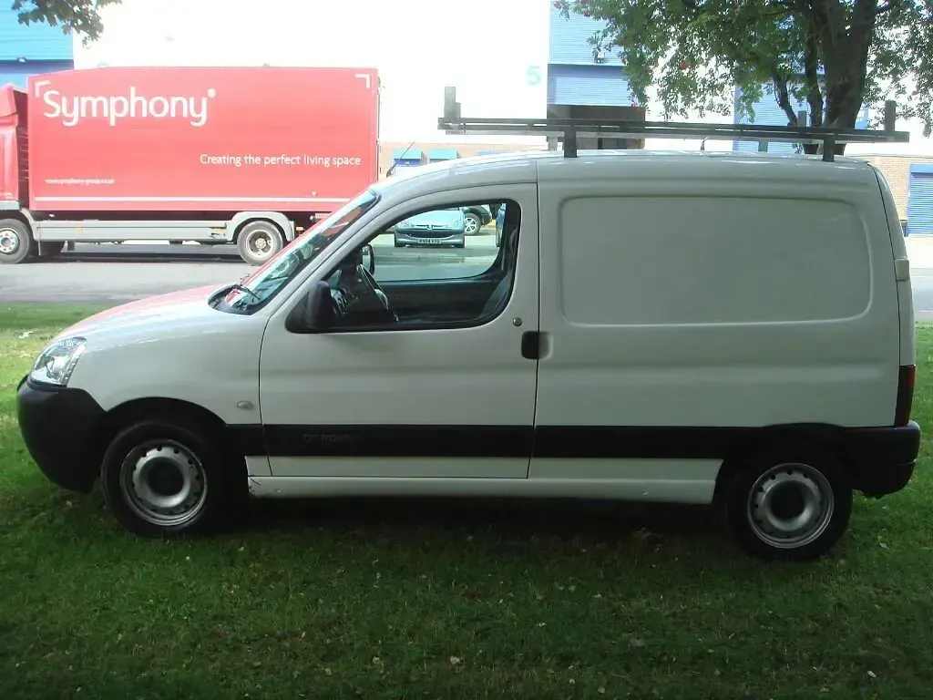 Used Citroën Berlingo 90 HP (66 kW) 2004 White MPV