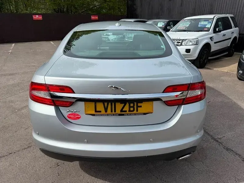 Usado Jaguar XF SE 2011 Prateado Sedan