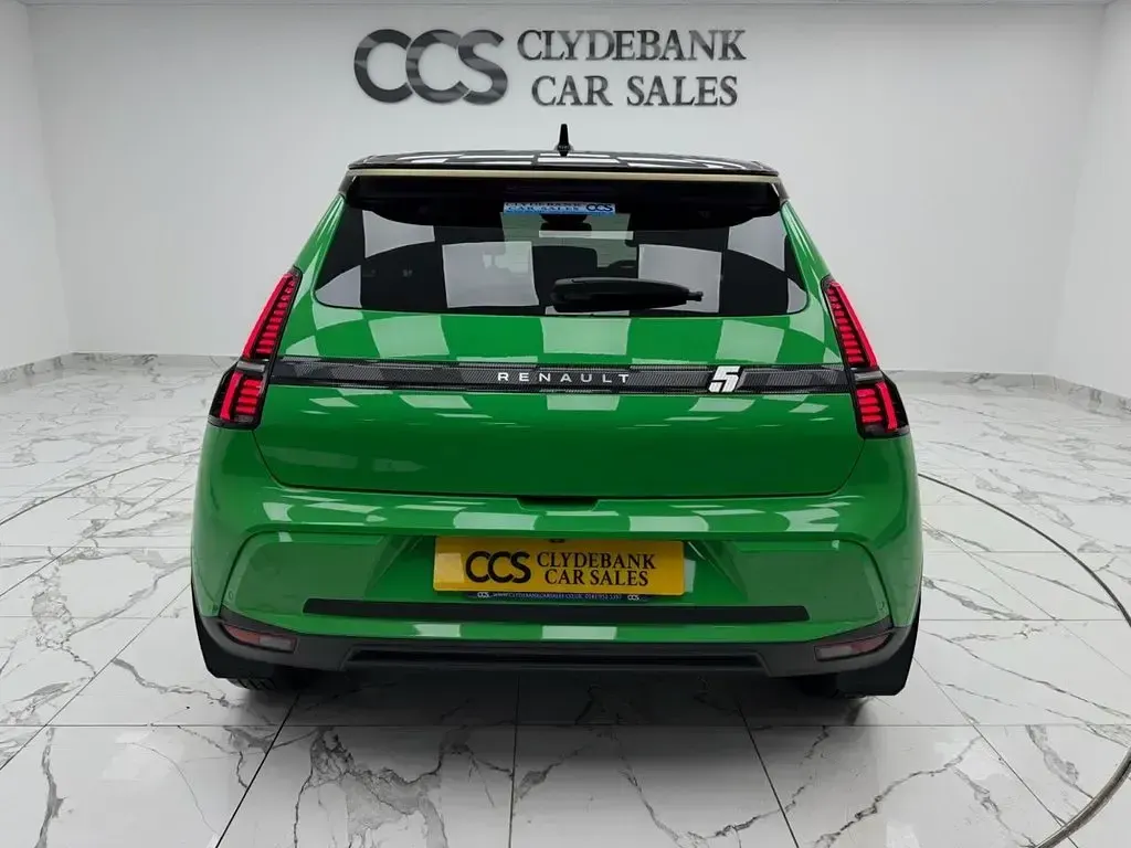Used Renault 5 E-Tech Komfort 110 kW (150 HP) 2025 Green Hatchback