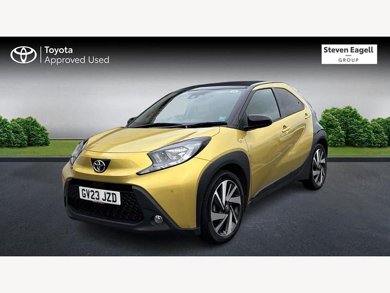 Used Toyota Aygo X 72 HP (52 kW) 2023 Gold SUV