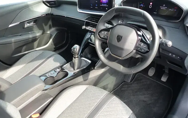 New Peugeot 208 Allure 101 HP (74 kW) 2025 Hatchback
