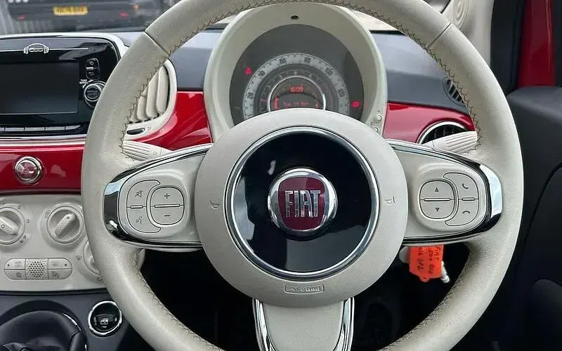 Begagnad Fiat 500 Lounge 69 HK (50 kW) 2019 Halvkombi