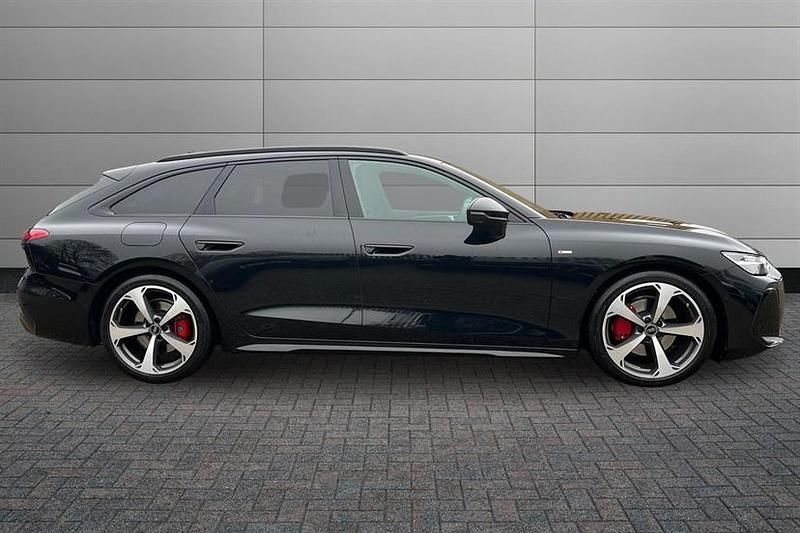 Used Audi A6 S-Line 204 HP (150 kW) 2025 Midnight green Estate