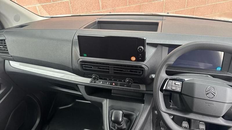 Used Citroën Dispatch 118 HP (86 kW) 2024 White MPV