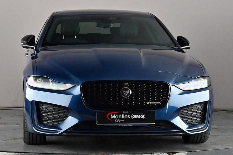 Begagnad Jaguar XE R-Dynamic 204 HK (150 kW) 2021 Blå Sedan