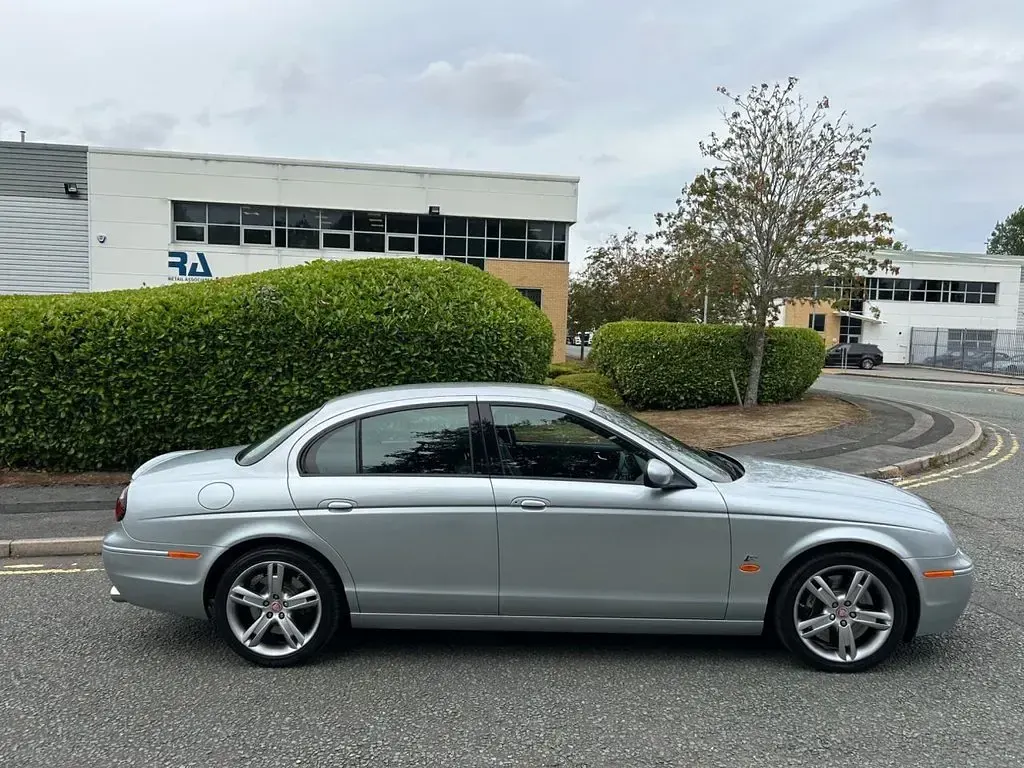Used Jaguar S-Type R 400 HP (294 kW) 2006 Silver Sedan