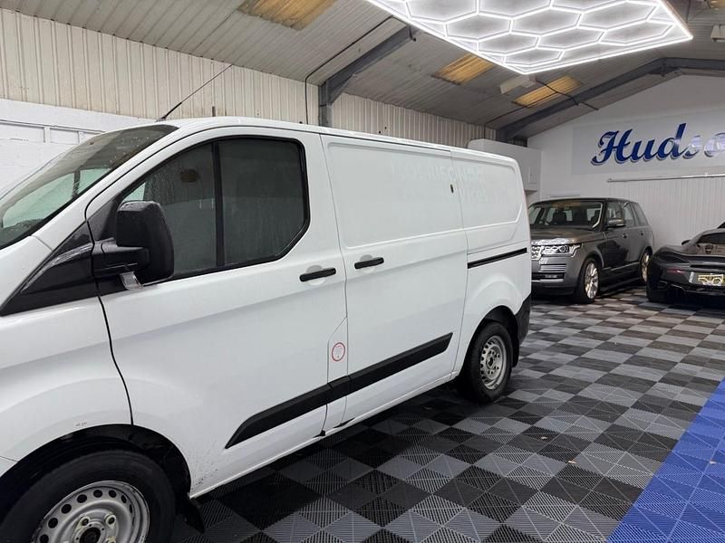 Used Ford Transit Custom 105 HP (77 kW) 2019 White Van
