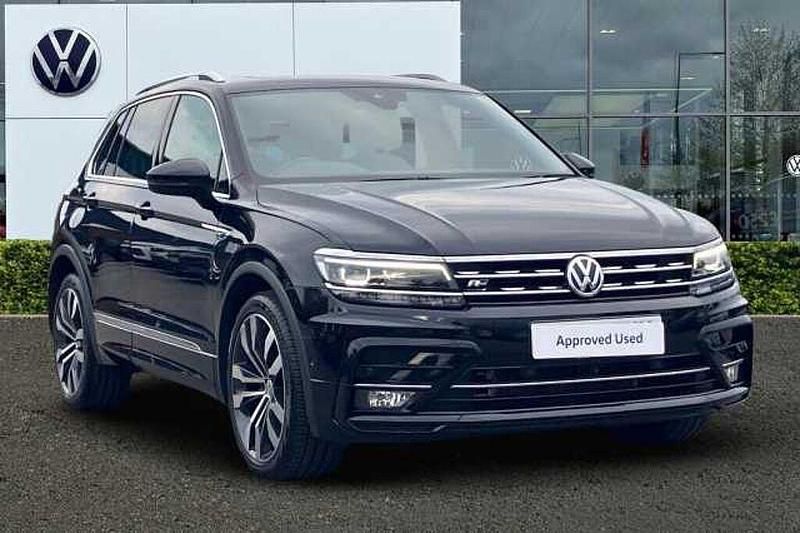 Deep black Used 2020 VW Tiguan R-line SUV | £27,215 (Fair price) - Image 1/4