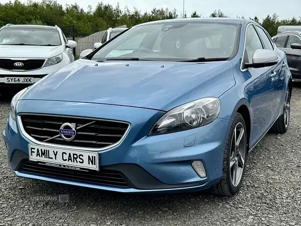 Used Volvo V40 R-Design 120 HP (88 kW) 2016 Blue Hatchback