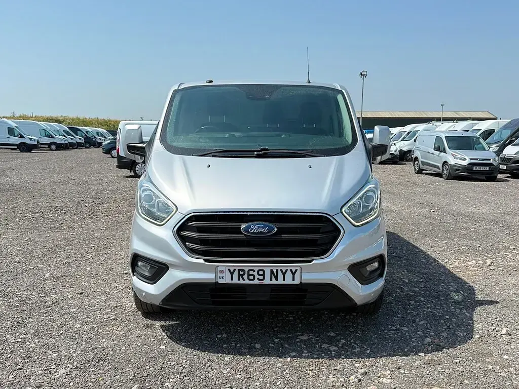 Used Ford Transit Custom Limited 130 HP (95 kW) 2019 Silver Van
