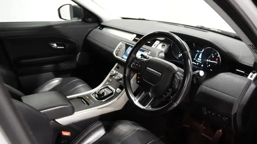 Used Land Rover Range Rover evoque SE 2018 White Estate