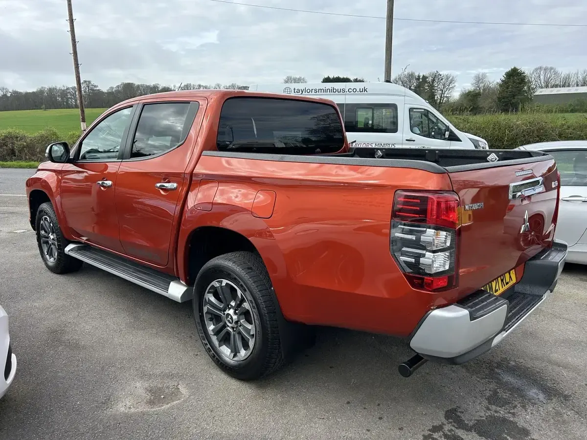 Used Mitsubishi L200 Warrior 150 HP (110 kW) 2021 Orange Pickup