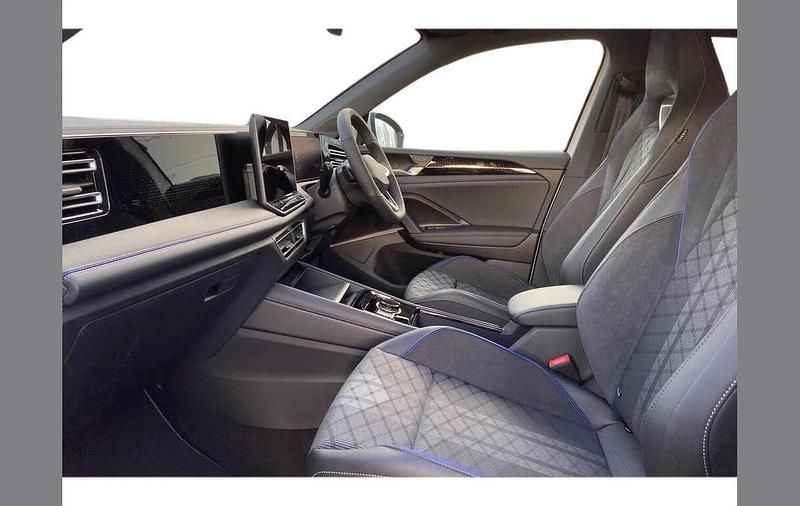 Used VW Tiguan R-line 150 HP (110 kW) 2025 White SUV