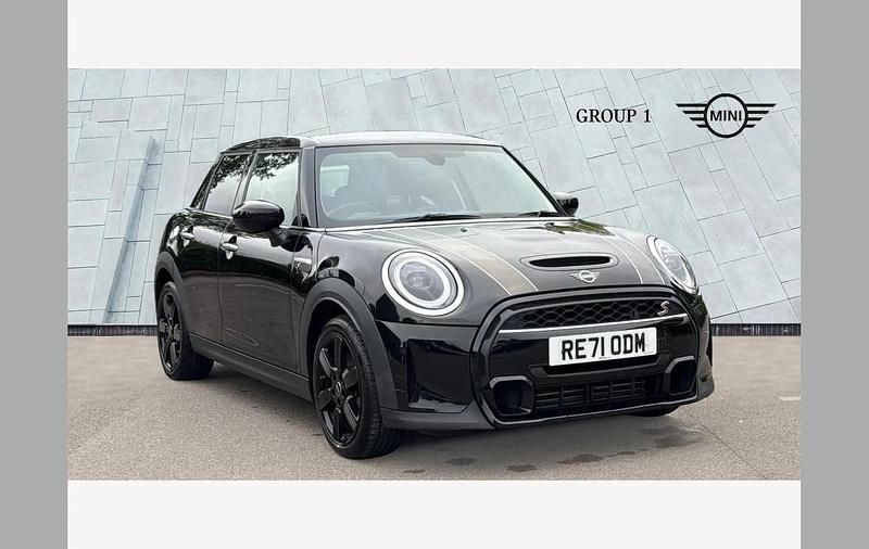 Black Used 2021 Mini Cooper S Classic Hatchback | £17,995 (Good price) - Image 1/4