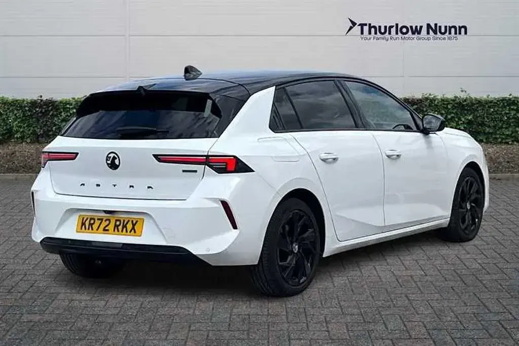 Used Vauxhall Astra GS Line 180 HP (132 kW) 2022 Arctic white Hatchback