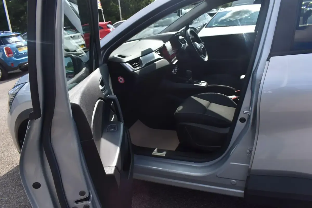 Used Renault Captur Iconic 140 HP (102 kW) 2022 Grey SUV