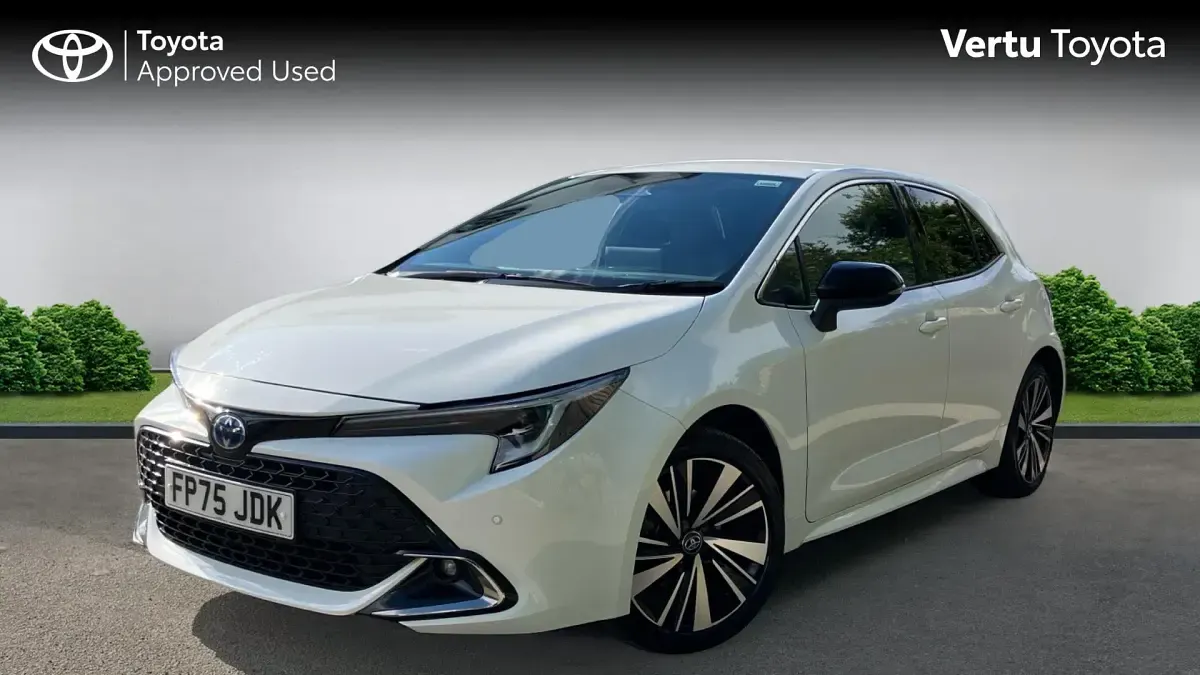 Used Toyota Corolla Design 140 HP (102 kW) 2025 White Hatchback