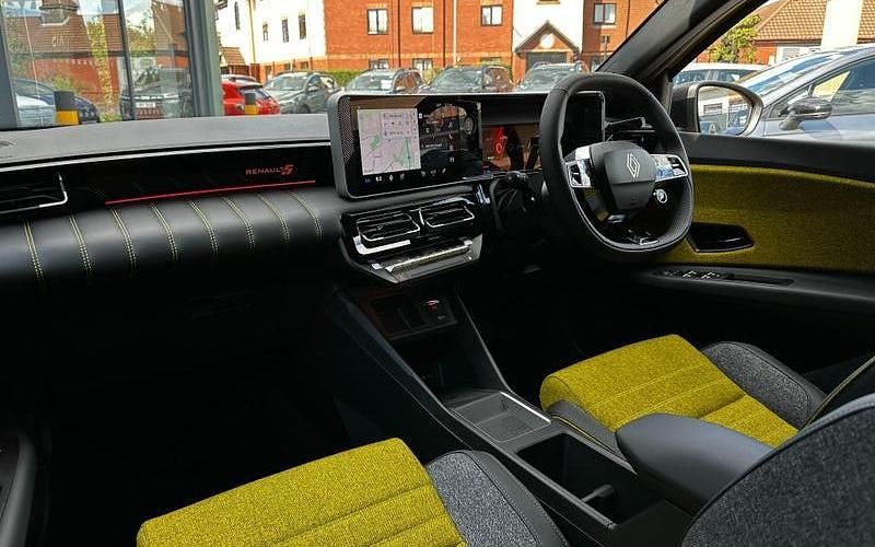 New Renault 5 E-Tech Iconic 110 kW (150 HP) 2025 Hatchback