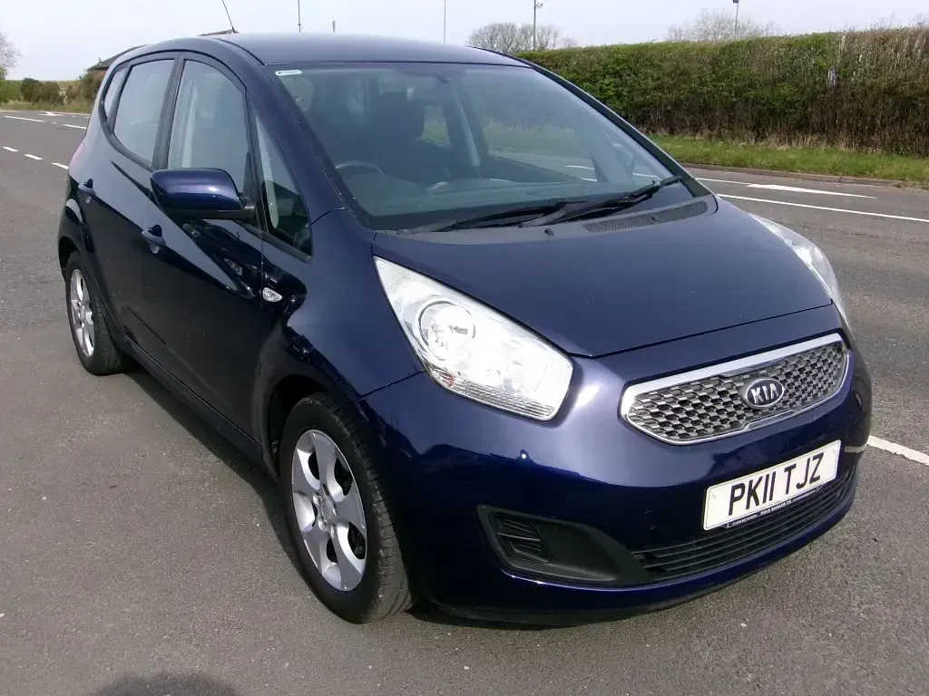 Used Kia Venga 125 HP (91 kW) 2011 Blue Hatchback