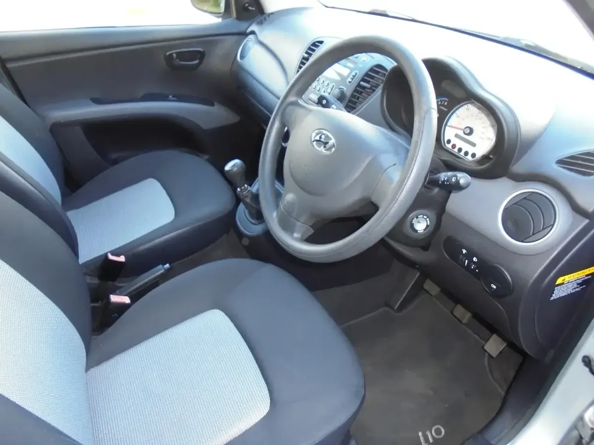 Used Hyundai i10 Classic 78 HP (57 kW) 2010 Silver Hatchback