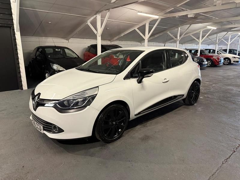 Used Renault Clio IV Dynamique 90 HP (66 kW) 2016 White Hatchback