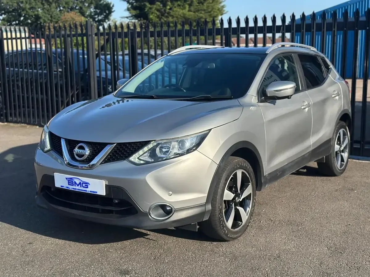 Used Nissan Qashqai N-TEC 110 HP (80 kW) 2015 Silver SUV