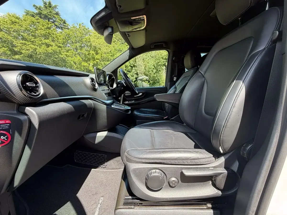 Used Mercedes V300 AMG line 237 HP (174 kW) 2023 White MPV