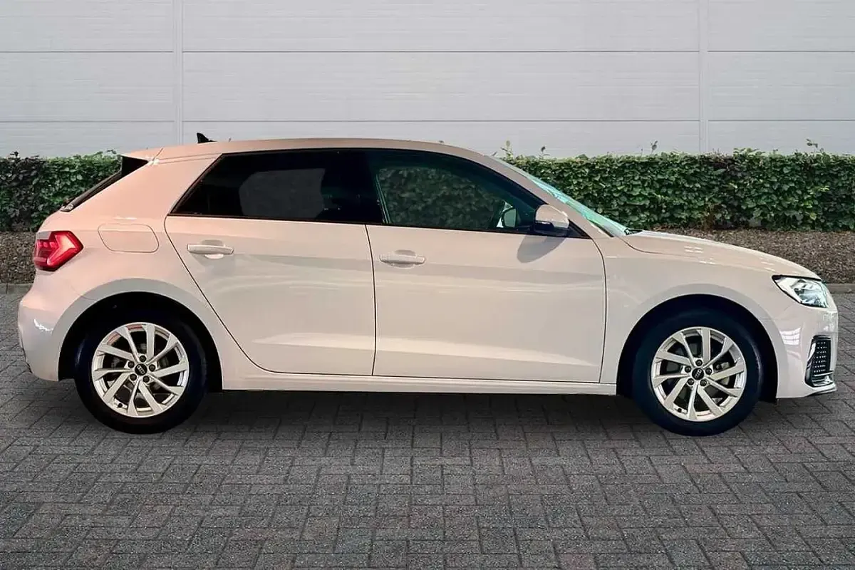 Used Audi A1 Sport 108 HP (79 kW) 2023 White SUV
